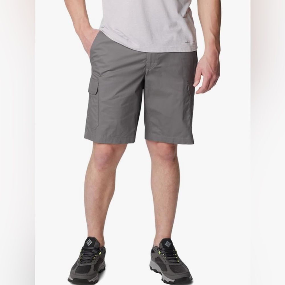 Columbia Men's Omni Shade Gray Cargo Shorts. Size 40 Waist, 11 Length